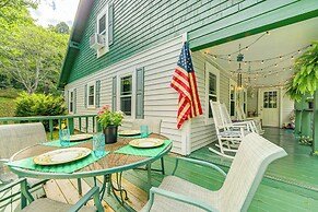 Pet-friendly Smoky Mountain Getaway w/ Fire Pit!