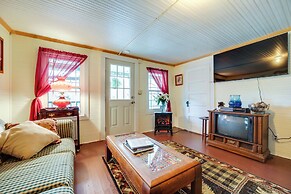 Pet-friendly Smoky Mountain Getaway w/ Fire Pit!