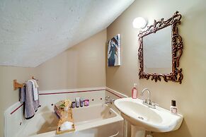 Pet-friendly Smoky Mountain Getaway w/ Fire Pit!