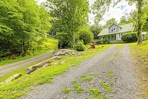 Pet-friendly Smoky Mountain Getaway w/ Fire Pit!