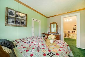 Pet-friendly Smoky Mountain Getaway w/ Fire Pit!