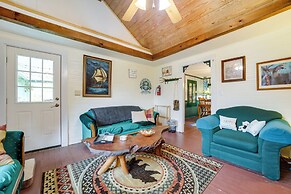 Pet-friendly Smoky Mountain Getaway w/ Fire Pit!