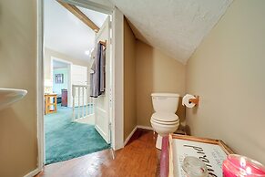 Pet-friendly Smoky Mountain Getaway w/ Fire Pit!