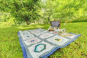 Pet-friendly Smoky Mountain Getaway w/ Fire Pit!