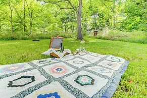 Pet-friendly Smoky Mountain Getaway w/ Fire Pit!