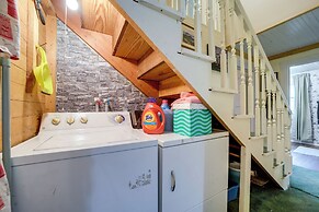 Pet-friendly Smoky Mountain Getaway w/ Fire Pit!