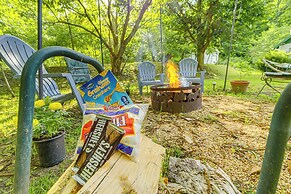 Pet-friendly Smoky Mountain Getaway w/ Fire Pit!