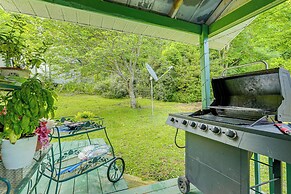 Pet-friendly Smoky Mountain Getaway w/ Fire Pit!