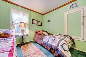Pet-friendly Smoky Mountain Getaway w/ Fire Pit!