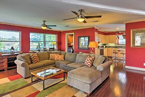 Pottsboro Home on 2 Acres w/ Hot Tub, Near Marina!