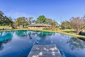 Pottsboro Home on 2 Acres w/ Hot Tub, Near Marina!