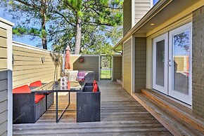 Pottsboro Home on 2 Acres w/ Hot Tub, Near Marina!