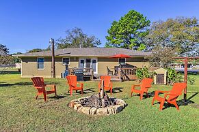 Pottsboro Home on 2 Acres w/ Hot Tub, Near Marina!