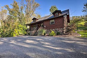 Rustic Dundee Log Cabin w/ Hot Tub & Forest Views!