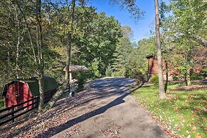 Rustic Dundee Log Cabin w/ Hot Tub & Forest Views!