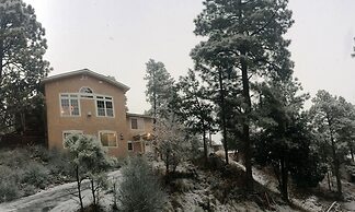 Quiet Ruidoso Hideaway - 2 Mi to Grindstone Lake!