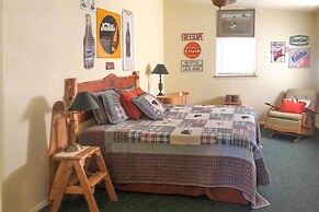 Quiet Ruidoso Hideaway - 2 Mi to Grindstone Lake!