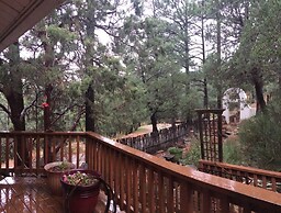 Quiet Ruidoso Hideaway - 2 Mi to Grindstone Lake!