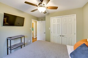 Stunning Lake Hamilton Getaway w/ Hot Tub!