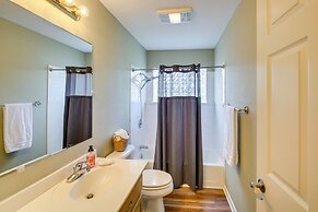 Stunning Lake Hamilton Getaway w/ Hot Tub!