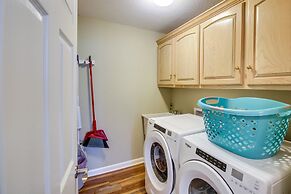 Stunning Lake Hamilton Getaway w/ Hot Tub!