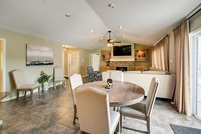 Stunning Lake Hamilton Getaway w/ Hot Tub!