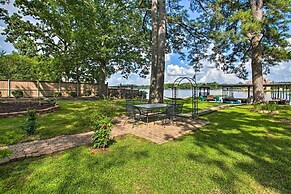 Deck, Boat Slip + Views: Lake Hamilton Cabin!
