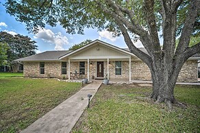 Buda Home w/ Deck & Fire Pit - 15 Mi to Austin!