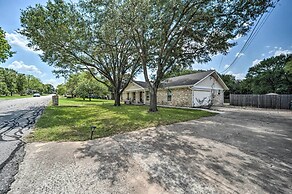 Buda Home w/ Deck & Fire Pit - 15 Mi to Austin!