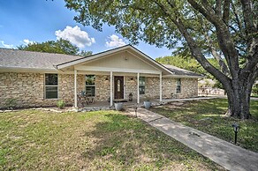 Buda Home w/ Deck & Fire Pit - 15 Mi to Austin!