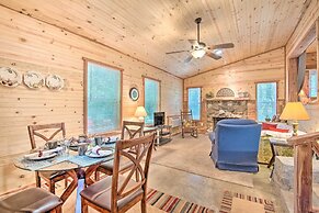 Updated Cabin w/ Porch, Mins to Cossatot River