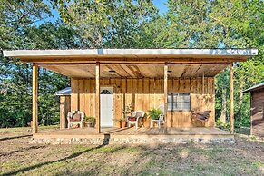 Updated Cabin w/ Porch, Mins to Cossatot River
