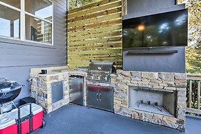 Waterfront Lake Martin Home w/ Private Dock & View