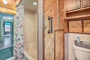 Tamaqua Apartment w/ Fire Pit & Gas Grill!