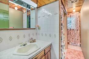 Tamaqua Apartment w/ Fire Pit & Gas Grill!