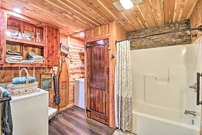 Quiet, Historic Manor: Located in Ghost Town!