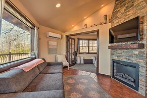'sunset Bluff Treehouse': On Bull Shoals Lake!