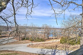 'sunset Bluff Treehouse': On Bull Shoals Lake!