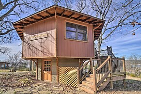 'sunset Bluff Treehouse': On Bull Shoals Lake!