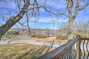 'sunset Bluff Treehouse': On Bull Shoals Lake!