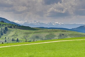 Stunning Gallatin Gateway Mountain Retreat!