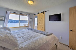 Waterfront Gig Harbor Home w/ Furnished Deck