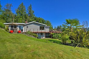 Waterfront Gig Harbor Home w/ Furnished Deck