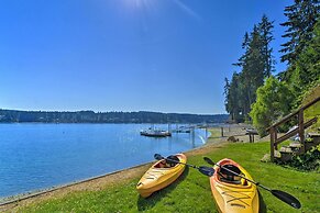 Waterfront Gig Harbor Home w/ Furnished Deck