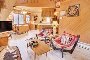 'star House' Unique Home w/ Furnished Deck & Views