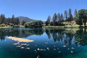 'star House' Unique Home w/ Furnished Deck & Views