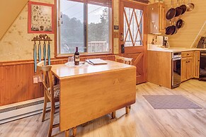 'star House' Unique Home w/ Furnished Deck & Views