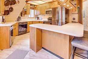 'star House' Unique Home w/ Furnished Deck & Views