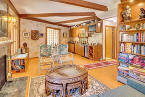 'star House' Unique Home w/ Furnished Deck & Views