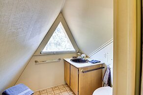 'star House' Unique Home w/ Furnished Deck & Views